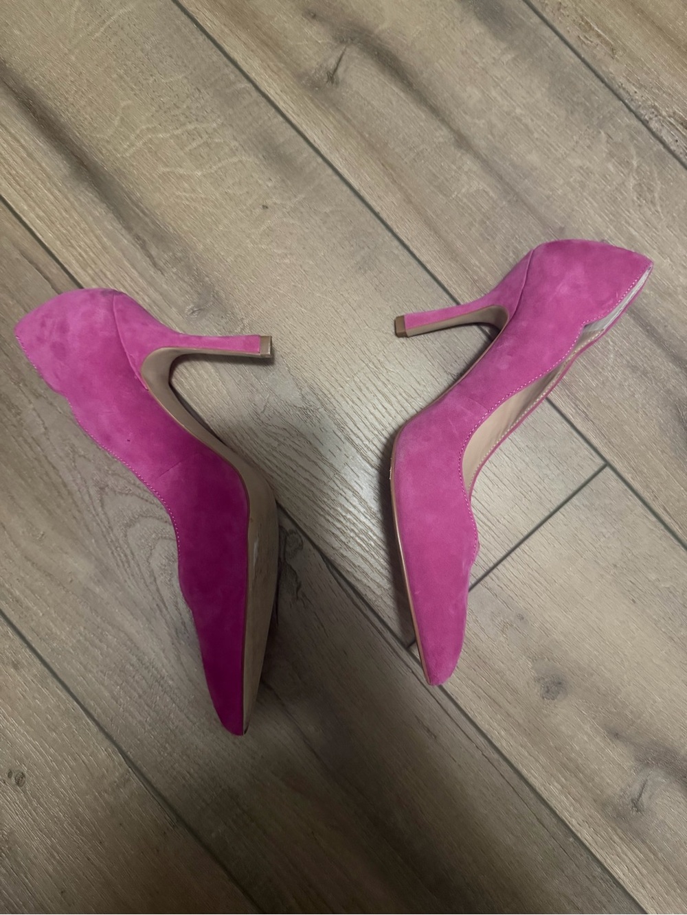 Women's Fuchsia Suede Pointed Toe Pumps